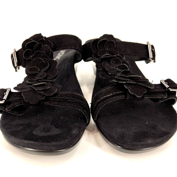 Vionic Clay Black Floral Suede Slip On Ortho Wedge T-Strap Sandals Women’s SZ 6 - Picture 2 of 8